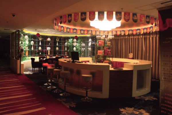 夜晚成都拥堵路，养生休闲两不误(成都夜晚堵车图片)